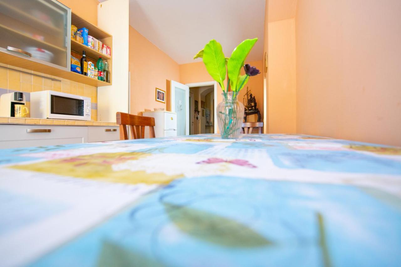 Relax Brugnato Apartment Bagian luar foto