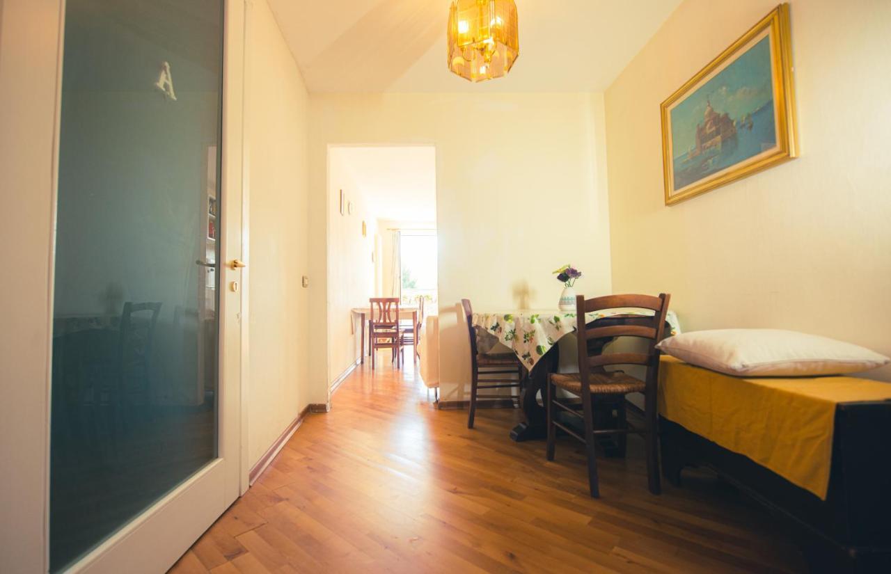 Relax Brugnato Apartment Bagian luar foto
